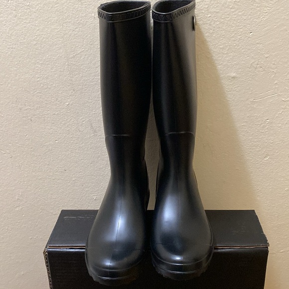 UGG Women's Shelby Matte Rain Boot - Picture 2 of 5